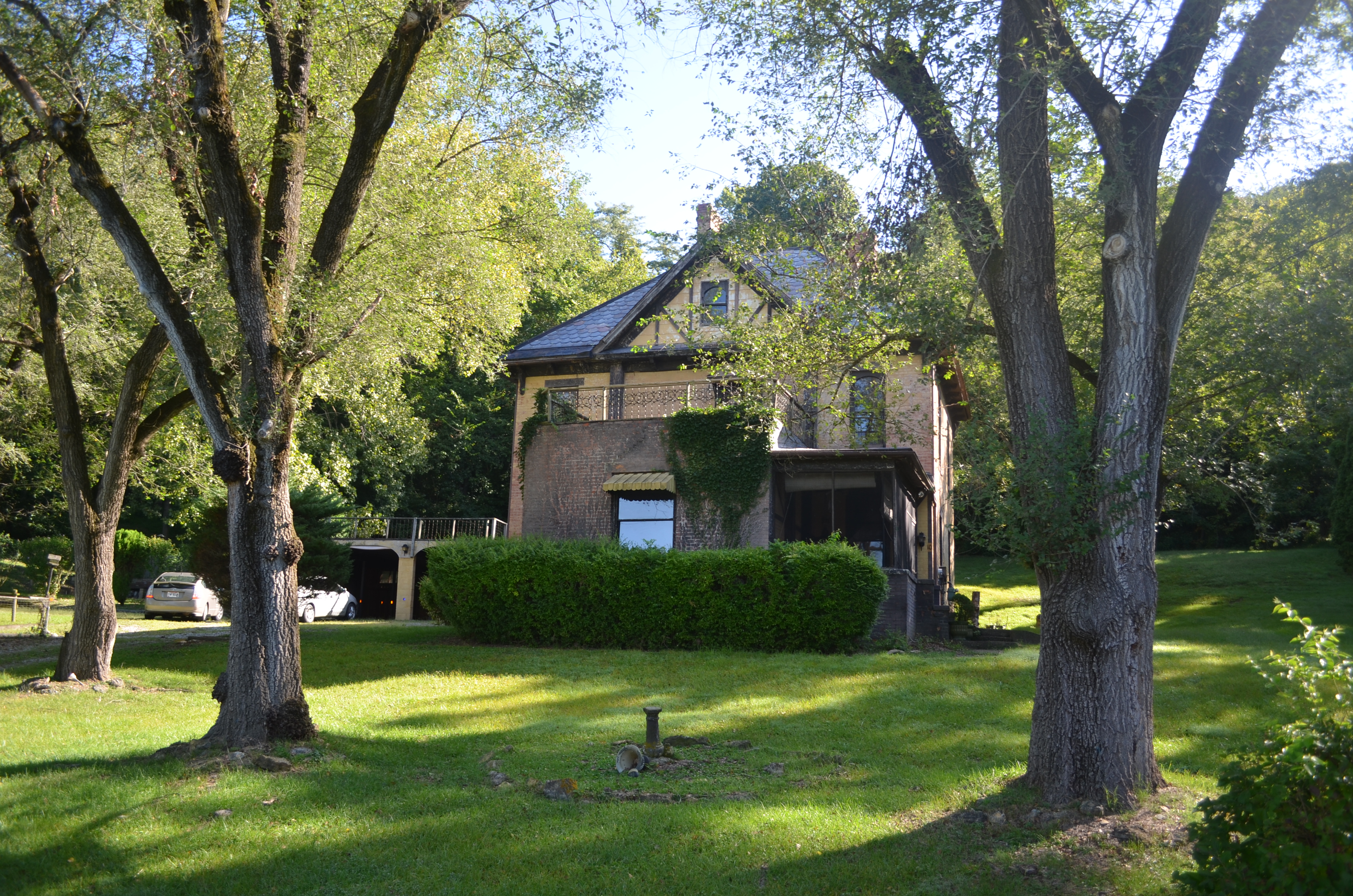 CAPSTONE Athens Ohio rental housing and apartments